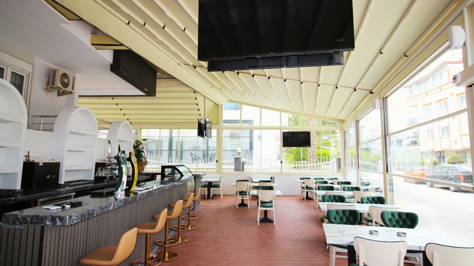 ALY'S Breakfast & Bistro — Altınay Hotel'in ferah kafe ve restoran alanı
