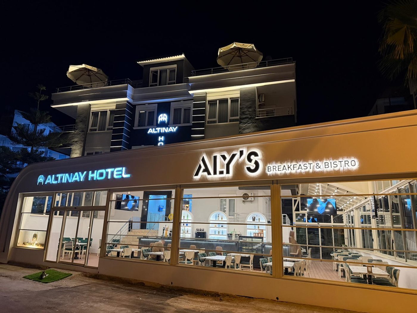 Altınay Hotel Antalya gece