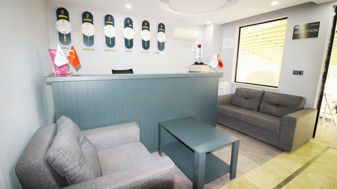 Altınay Hotel oturma alanlı oda